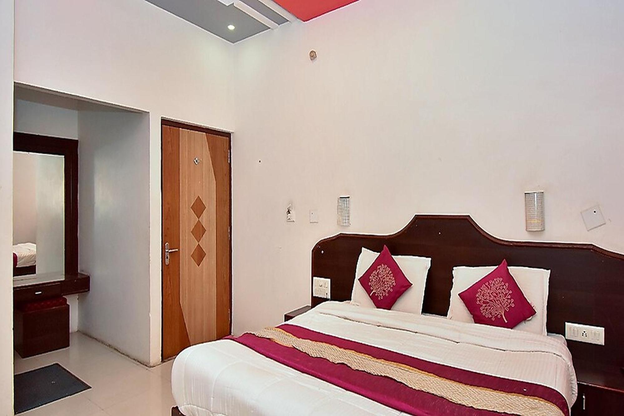 Hotel Deep Palace Near Bus Stand Udaipole Udajpur Zewnętrze zdjęcie